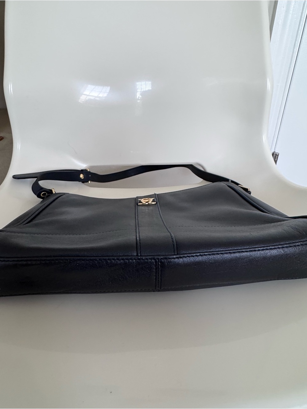 Etienne Aigner Black Leather Shoulder Bag Gold Hardware Minimalist Vintage Chic - Picture 14 of 15